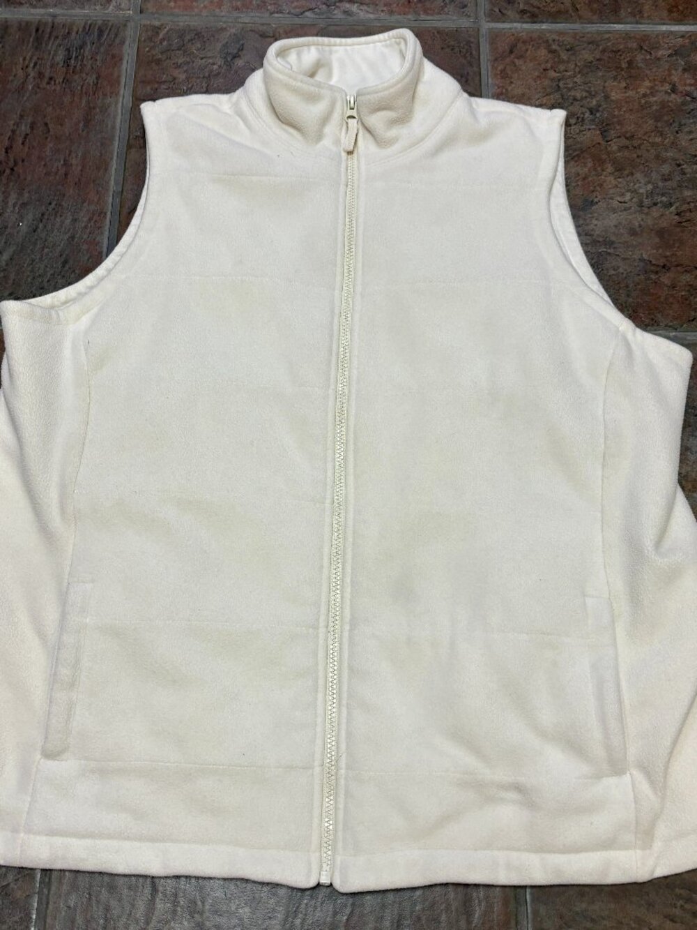 ~~Lands' End Size 1X White Fleece vest, zip front, slash pockets******